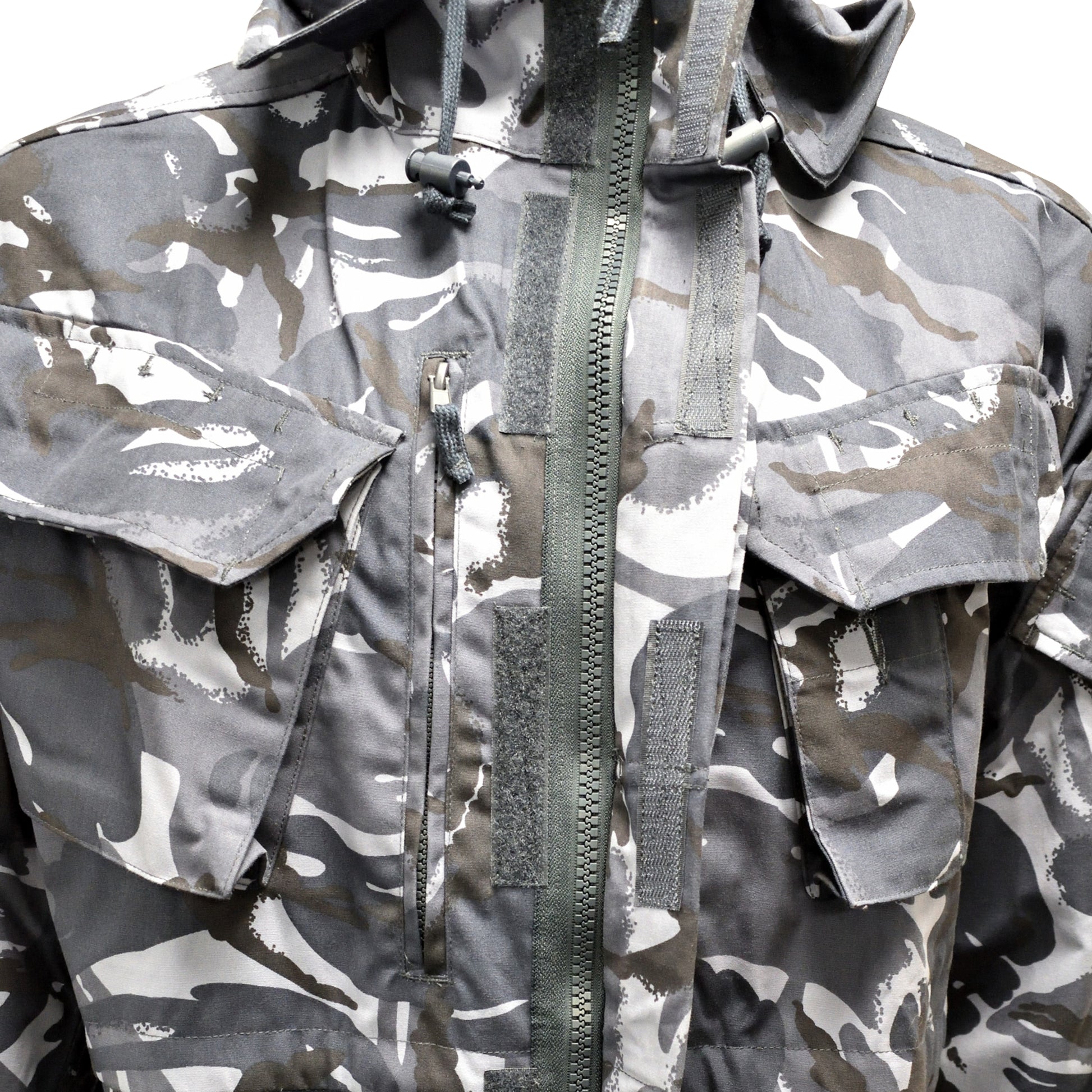 Detailed shot of zip and collar area on British Army Windproof Combat Smock Blue Camo.