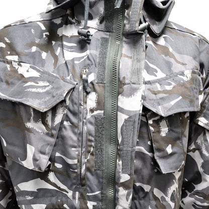 Detailed shot of zip and collar area on British Army Windproof Combat Smock Blue Camo.